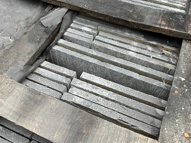 Natuursteen tuintegels ca. 44m2 - afbeelding 8 van  8