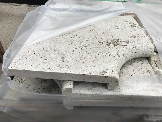 Natuursteen zwembadboordsteen hoeken 66 stuks - afbeelding 2 van  4