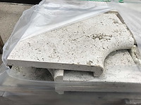 Natuursteen zwembadboordsteen hoeken 66 stuks - afbeelding 2 van  4