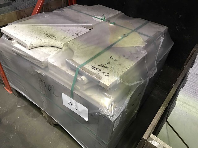 Natuursteen zwembadboordsteen hoeken 66 stuks - afbeelding 3 van  4