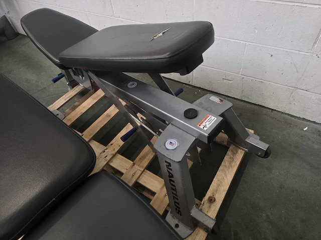Nautilus adjustable bench trainingsbank - afbeelding 5 van  6