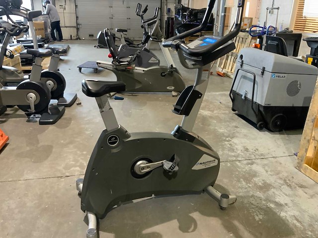 Nautilus commercial uprightbike home trainer - afbeelding 3 van  4
