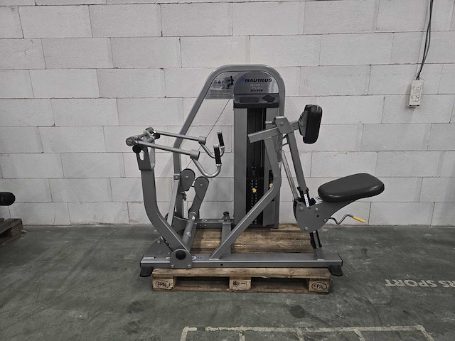 Nautilus seated row roeitrainer - afbeelding 1 van  4