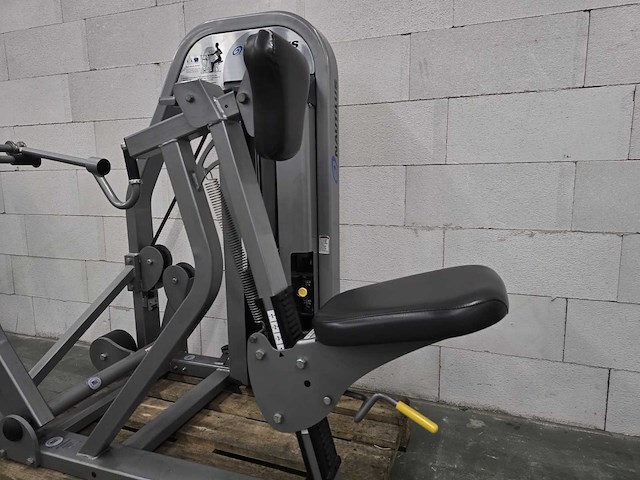 Nautilus seated row roeitrainer - afbeelding 2 van  4