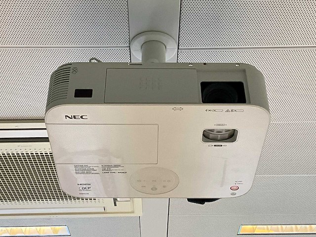 Nec m403h beamer + optoma scherm - afbeelding 1 van  7