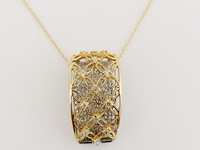 Necklace with pendant diamond