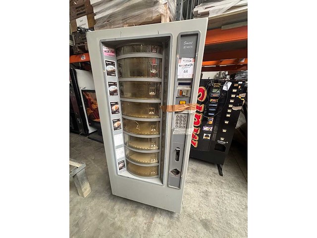 Necta - smart - brood - verkoopautomaat - afbeelding 2 van  3