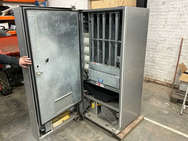 Necta zeta line frisdrank verkoopautomaat - afbeelding 7 van  14