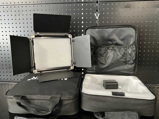 Neewer studio lampen met accu en draagtas 2x - afbeelding 1 van  4