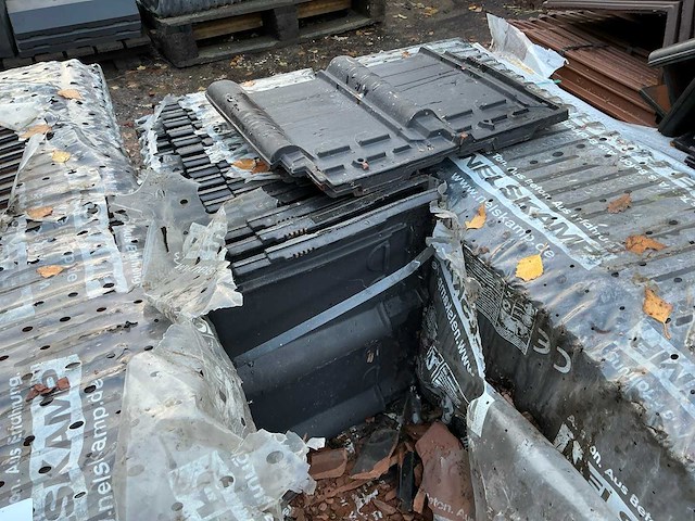 Nelskamp partij dubbele dakpannen - afbeelding 4 van  4