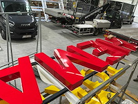 Neon design hema lichtreclame - afbeelding 1 van  3