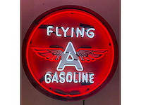 Neon flying gasoline sign - diverse lichte apparatuur
