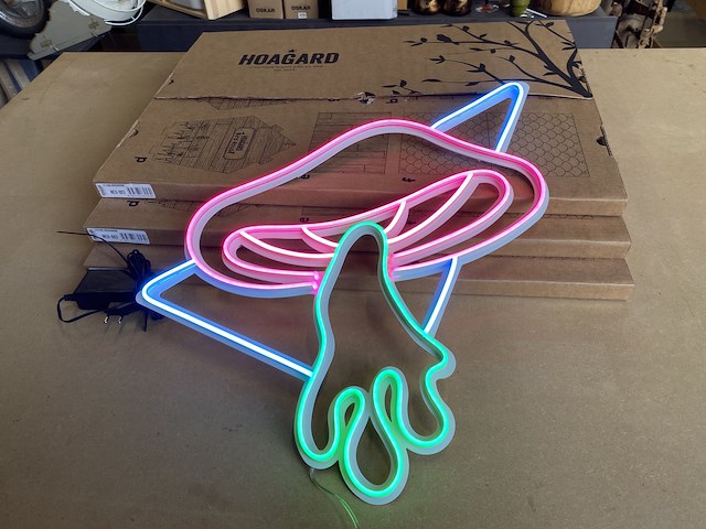 Neon verlichting hoagard - flying mushroom (4st) - afbeelding 1 van  3