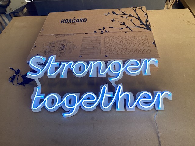 Neon verlichting hoagard - stronger together - afbeelding 1 van  3