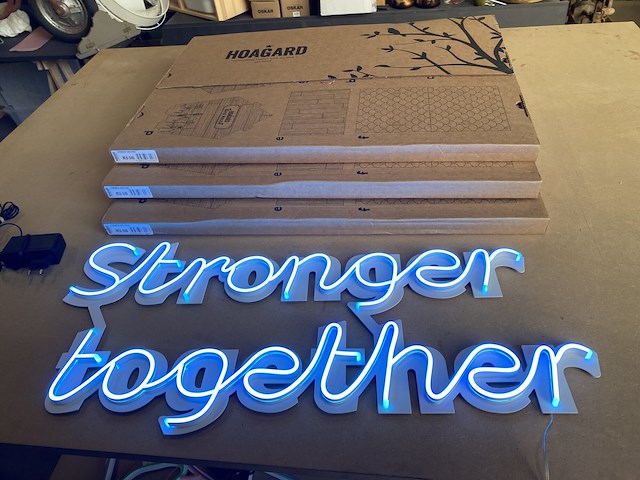 Neon verlichting hoagard - stronger together - afbeelding 2 van  3
