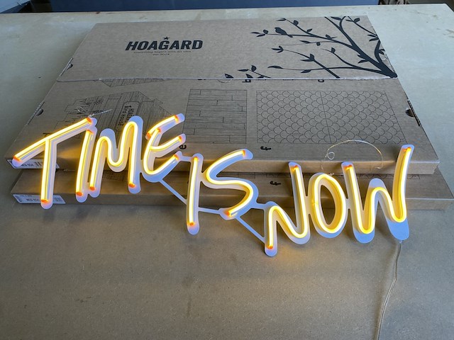 Neon verlichting hoagard - time is now (3st) - afbeelding 1 van  3