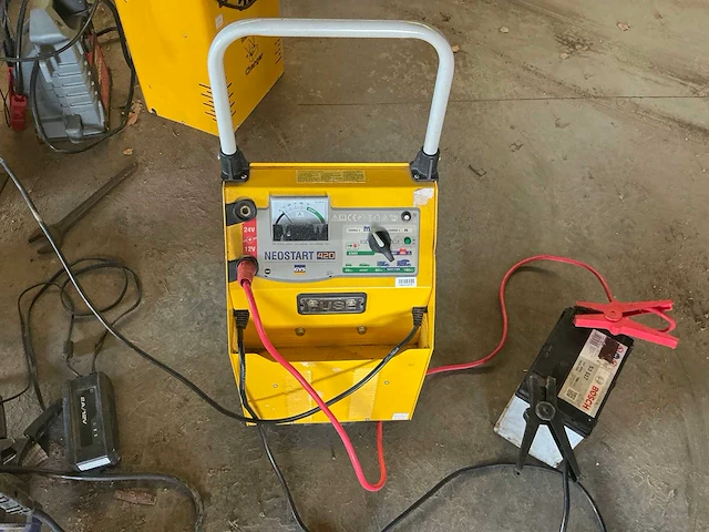 Neostart 420 12 - 24v acculader - afbeelding 1 van  2