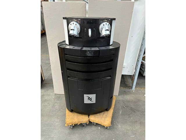 Nespresso - coffee machine - afbeelding 1 van  5