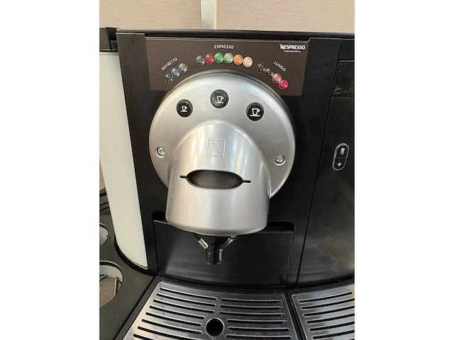Nespresso - coffee machine - afbeelding 5 van  5