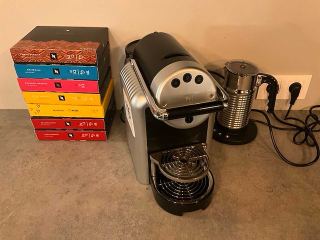 Nespresso 9737 koffiemachine + melkopschuimer - afbeelding 9 van  9