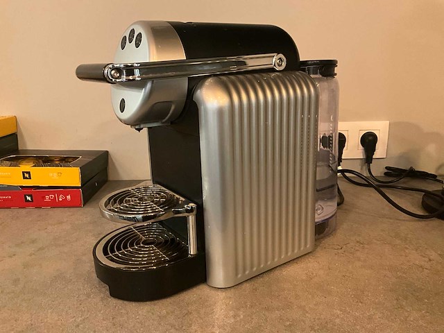 Nespresso 9737 koffiemachine + melkopschuimer - afbeelding 2 van  9