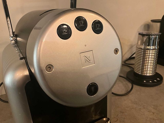 Nespresso 9737 koffiemachine + melkopschuimer - afbeelding 9 van  9