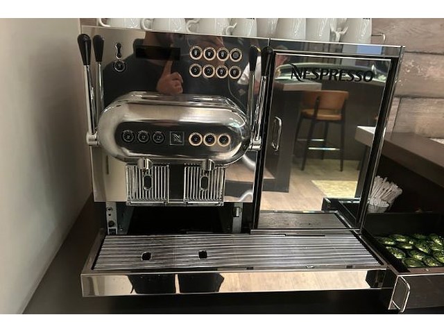 Nespresso machine + inhoud kast - afbeelding 2 van  8