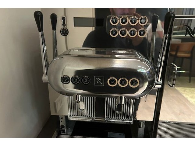 Nespresso machine + inhoud kast - afbeelding 3 van  8