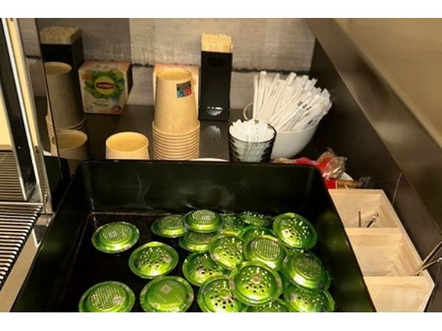 Nespresso machine + inhoud kast - afbeelding 7 van  8