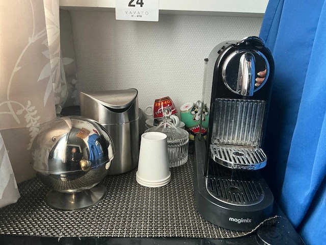 Nespresso magimix koffiezetapparaat en enig toebehoren - afbeelding 1 van  6