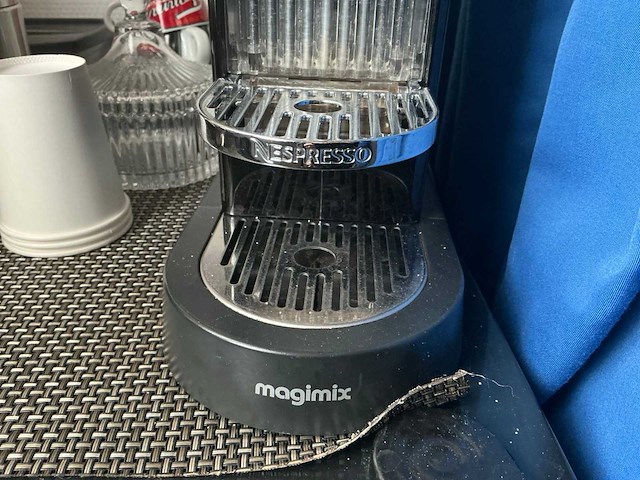 Nespresso magimix koffiezetapparaat en enig toebehoren - afbeelding 3 van  6