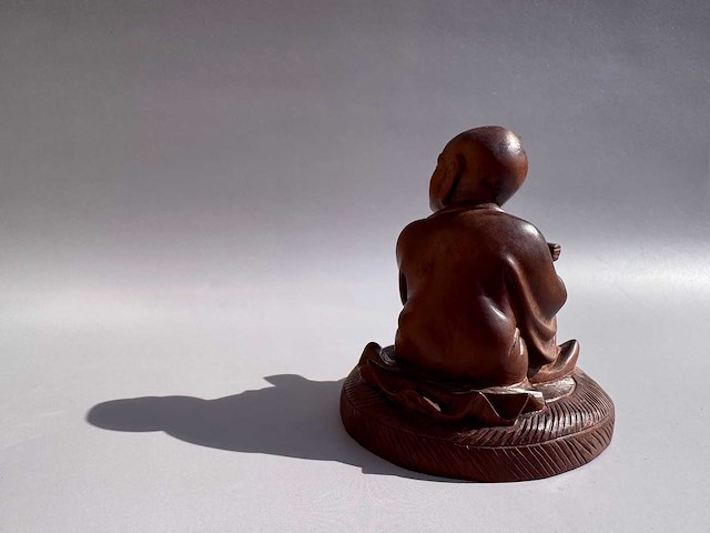 Netsuke - japanese wood sculpture of luohan monk - afbeelding 13 van  16