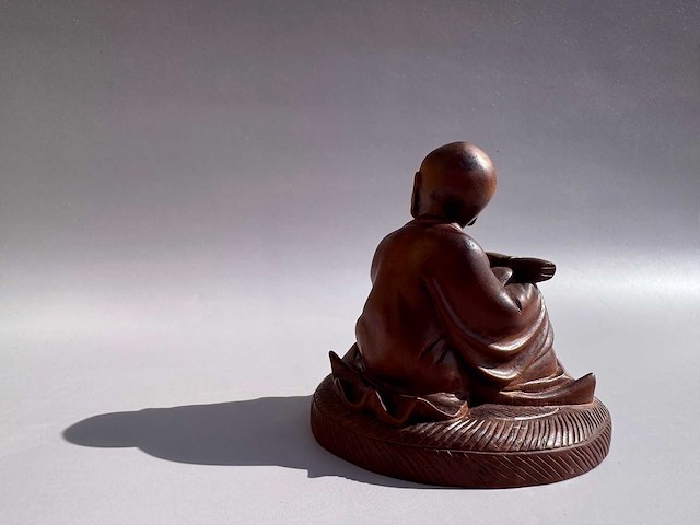 Netsuke - japanese wood sculpture of luohan monk - afbeelding 14 van  16