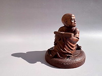 Netsuke - japanese wood sculpture of luohan monk - afbeelding 17 van  18