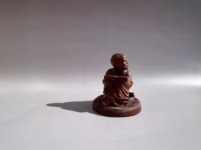 Netsuke - japanese wood sculpture of luohan monk - afbeelding 18 van  18