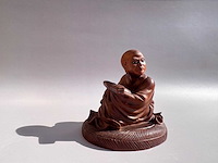 Netsuke - japanese wood sculpture of luohan monk - afbeelding 8 van  18