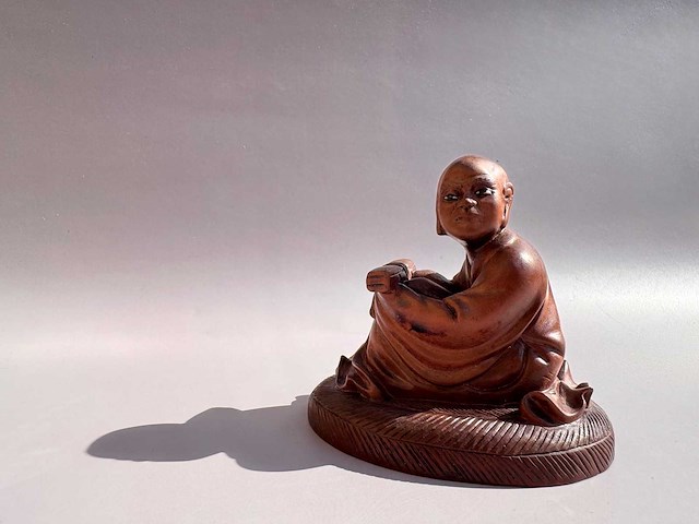 Netsuke - japanese wood sculpture of luohan monk - afbeelding 9 van  18