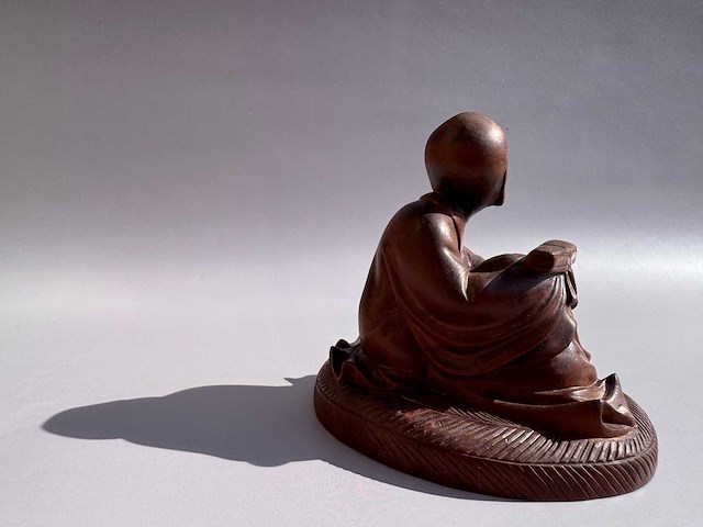 Netsuke - japanese wood sculpture of luohan monk - afbeelding 14 van  18