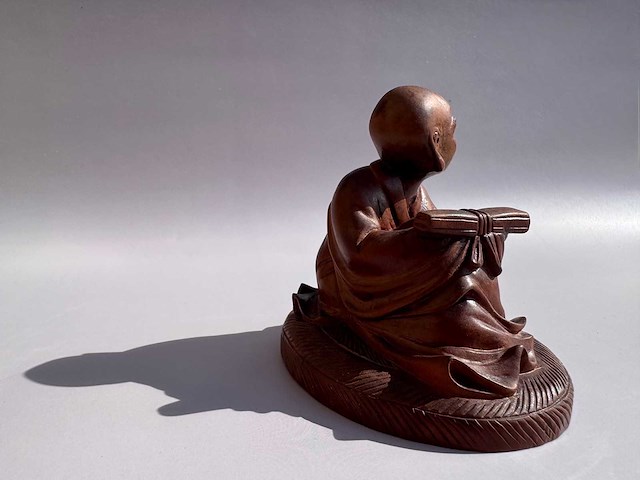 Netsuke - japanese wood sculpture of luohan monk - afbeelding 15 van  18