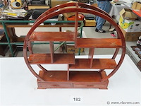 Veiling kunstboeken, oude strips, brocante en curiosa, aziatica, kartell starck, romain malfliet, kristal vsl enz.