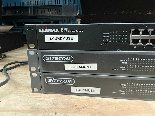 Netwerkswitches (3x) - afbeelding 3 van  4