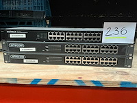 Netwerkswitches (3x) - afbeelding 1 van  4