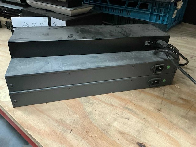 Netwerkswitches (3x) - afbeelding 4 van  4