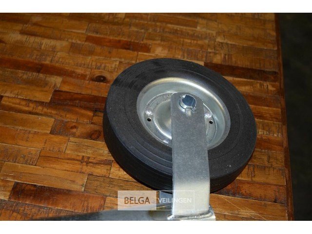 Neuswiel aanhangwagen - afbeelding 2 van  3