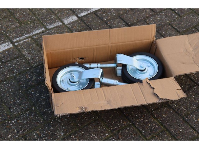 Neuswielen nieuw - afbeelding 1 van  1