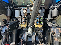 New holland - 2002 - tm175 4wd sa - vierwielaangedreven landbouwtractor - afbeelding 18 van  20