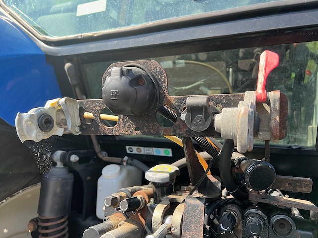 New holland - 2002 - tm175 4wd sa - vierwielaangedreven landbouwtractor - afbeelding 5 van  20