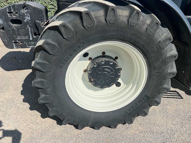 New holland - 2002 - tm175 4wd sa - vierwielaangedreven landbouwtractor - afbeelding 19 van  20