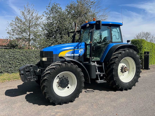 New holland - 2002 - tm175 4wd sa - vierwielaangedreven landbouwtractor - afbeelding 8 van  20