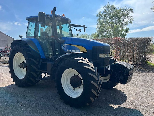 New holland - 2002 - tm175 4wd sa - vierwielaangedreven landbouwtractor - afbeelding 12 van  20